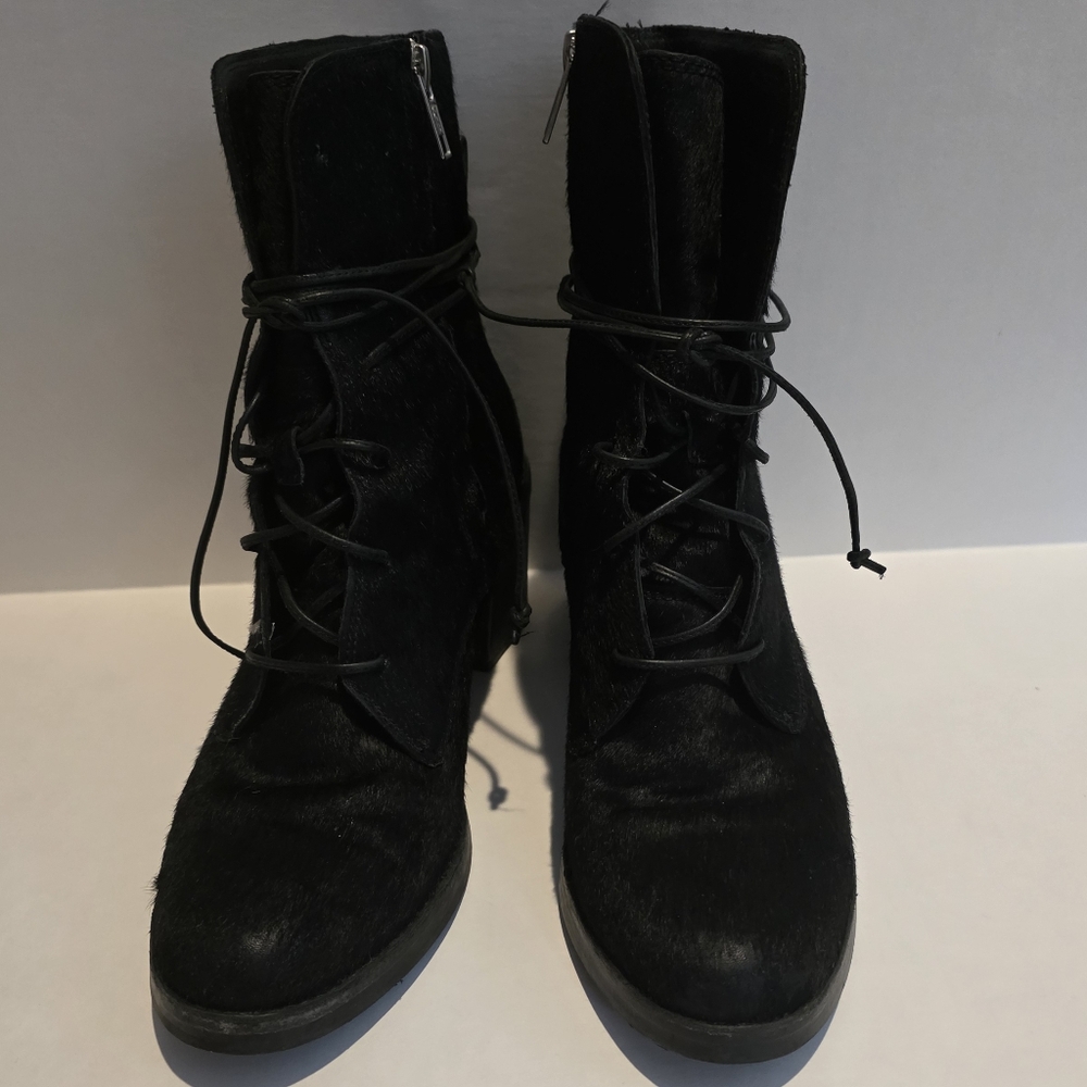 UGG Black Lace Up Women's Boots Size 8.5 Used. Gread Condition.